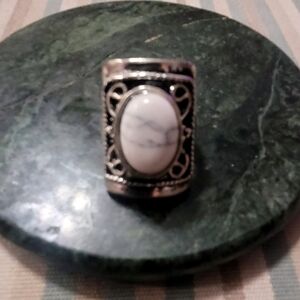 Elegant Silver and White Stone Ring Size 6 NWOT SIZE 6